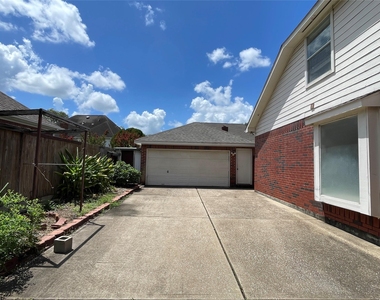 1951 Lake Winds Drive - Photo Thumbnail 3