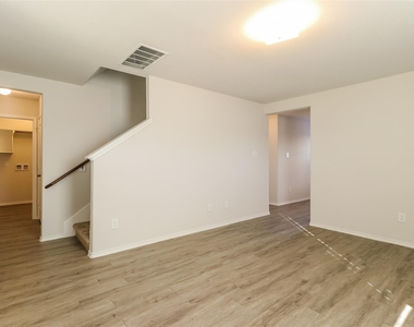 2871 N Briggs Drive - Photo Thumbnail 5