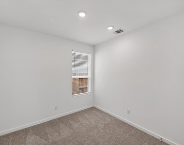 5822 Majestic Sky Drive - Photo Thumbnail 4