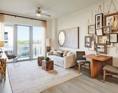 2727 Travis Street - Photo Thumbnail 8