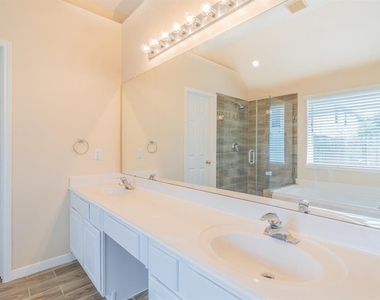 2227 Laurel River Bend - Photo Thumbnail 10