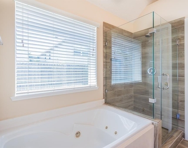 2227 Laurel River Bend - Photo Thumbnail 9