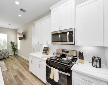 5935 Beall Street - Photo Thumbnail 6