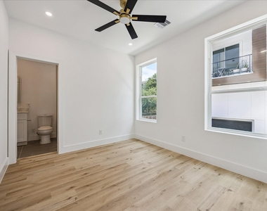 1034 W 17th St Street - Photo Thumbnail 12