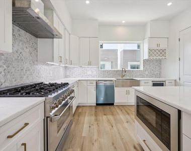 1034 W 17th St Street - Photo Thumbnail 5