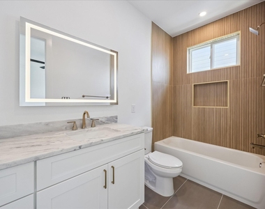 1034 W 17th St Street - Photo Thumbnail 17