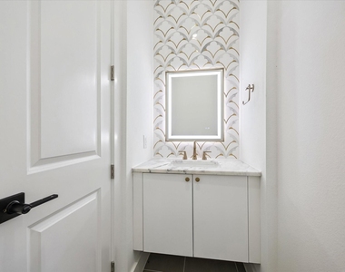 1034 W 17th St Street - Photo Thumbnail 11