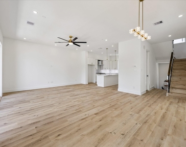 1034 W 17th St Street - Photo Thumbnail 9