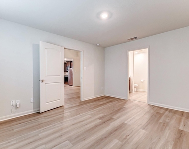 309 Killam County Drive - Photo Thumbnail 11