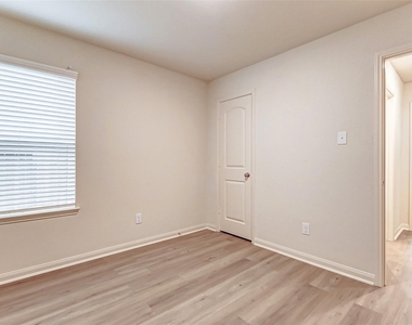 309 Killam County Drive - Photo Thumbnail 17