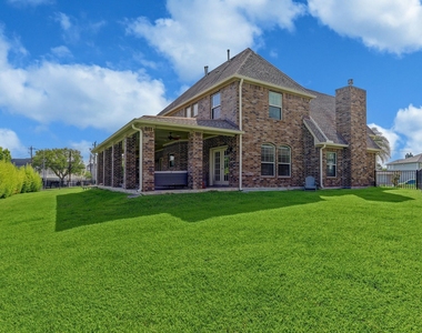 303 Twin Timbers Lane - Photo Thumbnail 6
