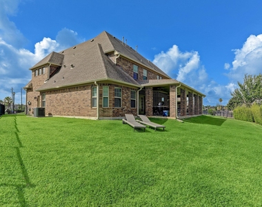 303 Twin Timbers Lane - Photo Thumbnail 4