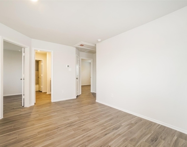 1217 Narrow Heights Drive - Photo Thumbnail 9