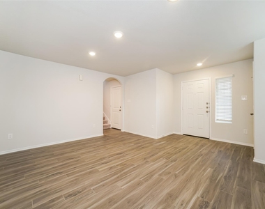 1217 Narrow Heights Drive - Photo Thumbnail 7