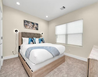 5935 Beall Street - Photo Thumbnail 15