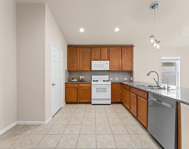 24530 Lakecrest Town Drive - Photo Thumbnail 5