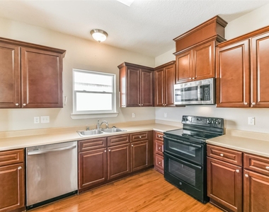 902 Virginia Avenue - Photo Thumbnail 9