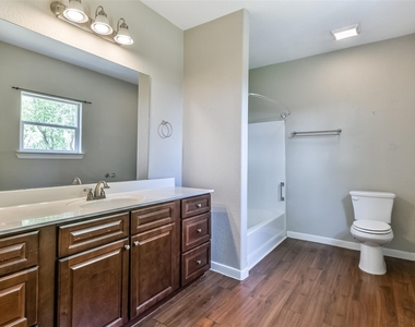 902 Virginia Avenue - Photo Thumbnail 17