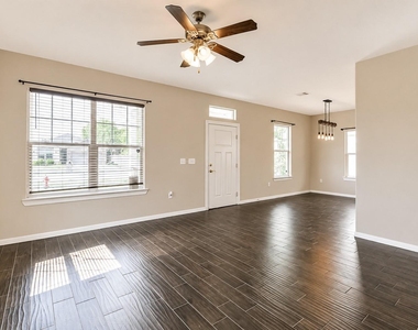 902 Virginia Avenue - Photo Thumbnail 5