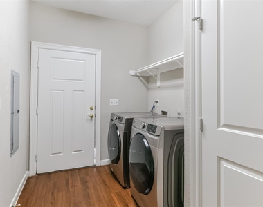 902 Virginia Avenue - Photo Thumbnail 24