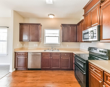 902 Virginia Avenue - Photo Thumbnail 8