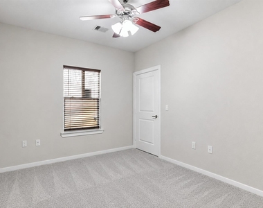 902 Virginia Avenue - Photo Thumbnail 19