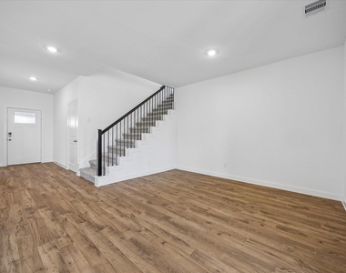 3306 Bonnie Heights Street - Photo Thumbnail 6