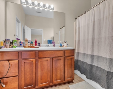 10711 Gilford Crest Drive - Photo Thumbnail 5
