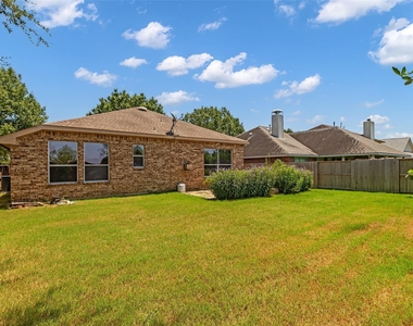 10711 Gilford Crest Drive - Photo Thumbnail 11