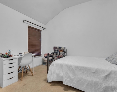 10711 Gilford Crest Drive - Photo Thumbnail 8
