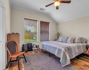 10711 Gilford Crest Drive - Photo Thumbnail 4