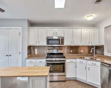 2923 Goldspring Lane - Photo Thumbnail 7