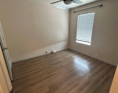 23831 Pebworth Place - Photo Thumbnail 15