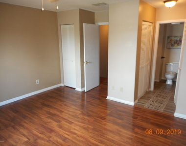 1010 Pine Tree Drive - Photo Thumbnail 9