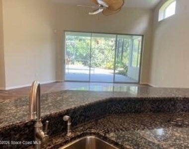 1008 Wimbledon Drive - Photo Thumbnail 13