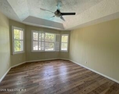 1008 Wimbledon Drive - Photo Thumbnail 15