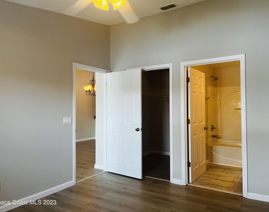 4595 Radiant Way - Photo Thumbnail 9
