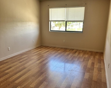 901 Hickory Street - Photo Thumbnail 1