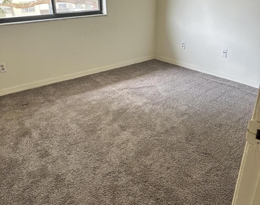 901 Hickory Street - Photo Thumbnail 5