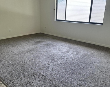 901 Hickory Street - Photo Thumbnail 1