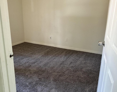901 Hickory Street - Photo Thumbnail 4