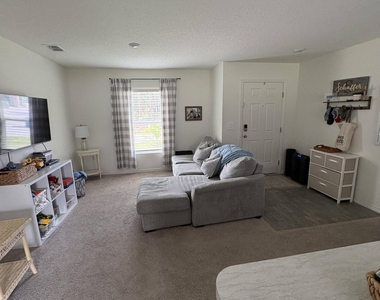 1207 Waffle Street Se - Photo Thumbnail 4