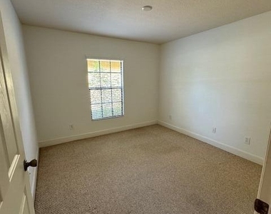 4570 Radiant Way - Photo Thumbnail 6