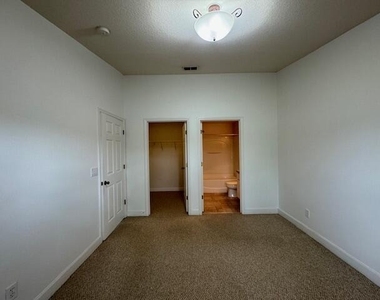 4570 Radiant Way - Photo Thumbnail 8