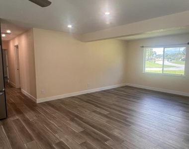 511 Palm Avenue - Photo Thumbnail 11
