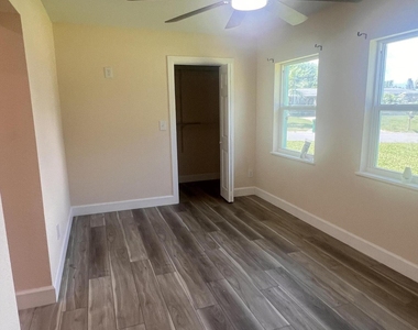 511 Palm Avenue - Photo Thumbnail 16