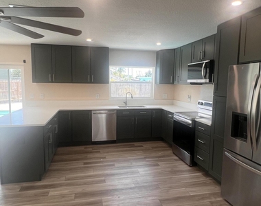 511 Palm Avenue - Photo Thumbnail 5