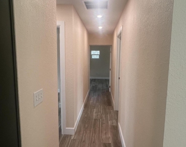 511 Palm Avenue - Photo Thumbnail 12