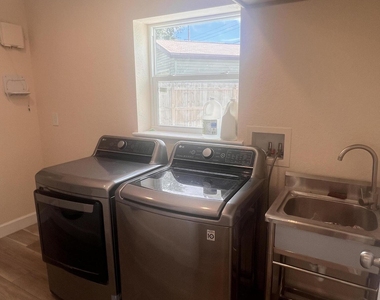 511 Palm Avenue - Photo Thumbnail 10