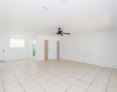 312 N Gaillard Street - Photo Thumbnail 4